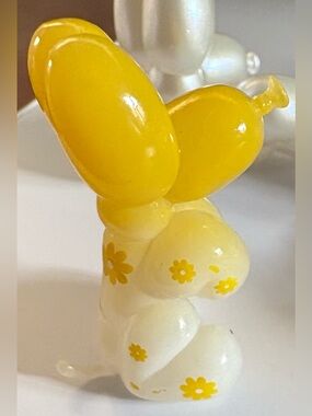 Daisy -a secret- from the Happy Balloon Dog V2 mini blind series! (So tiny).